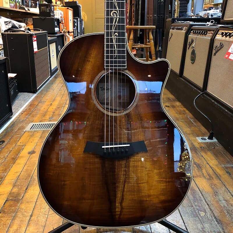 Taylor K24ce All-Solid Hawaiian Koa Grand Auditorium Acoustic-Electric с жестким футляром
Taylor K24ce All-Solid Hawaiian Koa Grand Auditorium Acoustic-Electric с жестким футляром