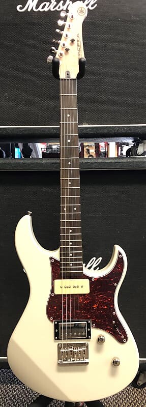 Yamaha PAC311H-VW Pacifica H/P-90 с грифом из палисандра - винтажный белый PAC311H-VW Pacifica H/P-90 with Rosewood Fretboard
Yamaha PAC311H-VW Pacifica H/P-90 с грифом из палисандра - винтажный белый PAC311H-VW Pacifica H/P-90 with Rosewood Fretboard