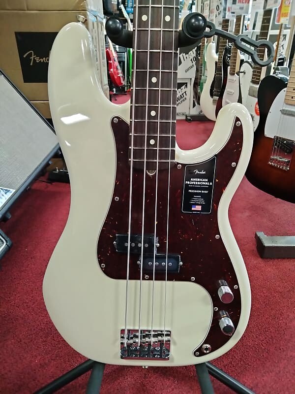Бас-гитара Fender American Professional II Precision с накладкой из палисандра 2020 Olympic White American Professional II Precision Bass with Rosewood Fretboard
Бас-гитара Fender American Professional II Precision с накладкой из палисандра 2020 Olympic White American Professional II Precision Bass with Rosewood Fretboard