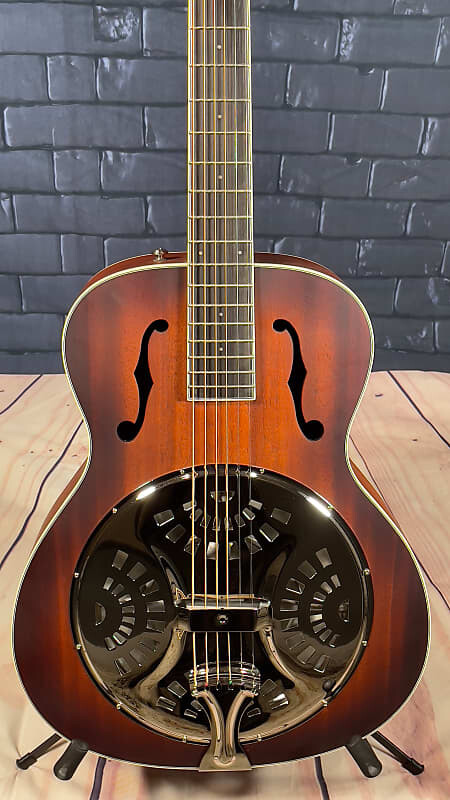 Fender PR-180E Резонаторная гитара Aged Cognac Burst PR-180E Resonator Guitar w/ Case
Fender PR-180E Резонаторная гитара Aged Cognac Burst PR-180E Resonator Guitar w/ Case