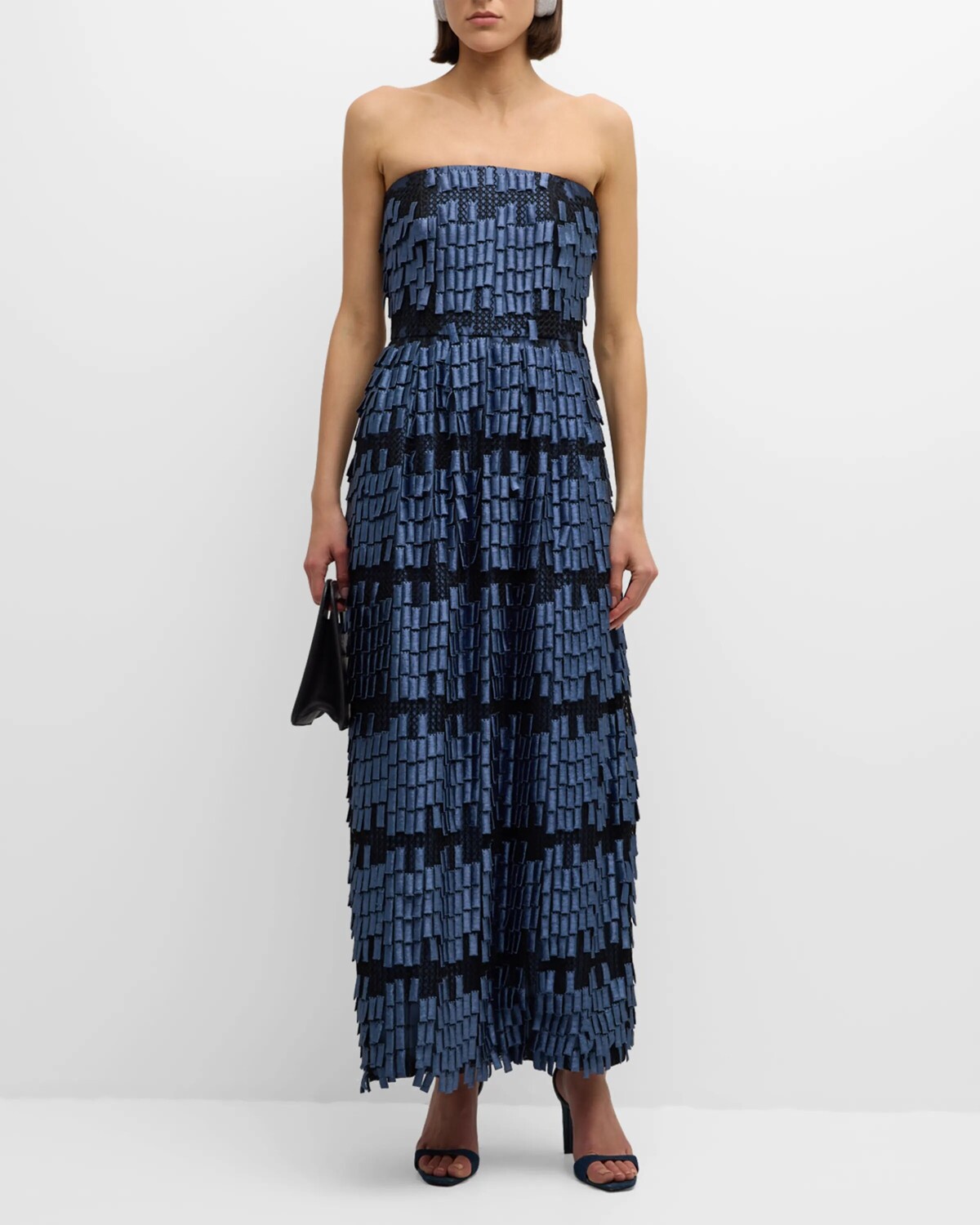 Платье без бретелек с геометрическим эффектом бахромы Giorgio Armani, цвет Dark Blue
Платье без бретелек с геометрическим эффектом бахромы Giorgio Armani, цвет Dark Blue