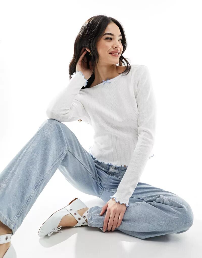 Вязаный топ цвета слоновой кости ASOS с глубоким овальным вырезом на спине, кружевной отделкой и нежно-голубой окантовкой
Вязаный топ цвета слоновой кости ASOS с глубоким овальным вырезом на спине, кружевной отделкой и нежно-голубой окантовкой
