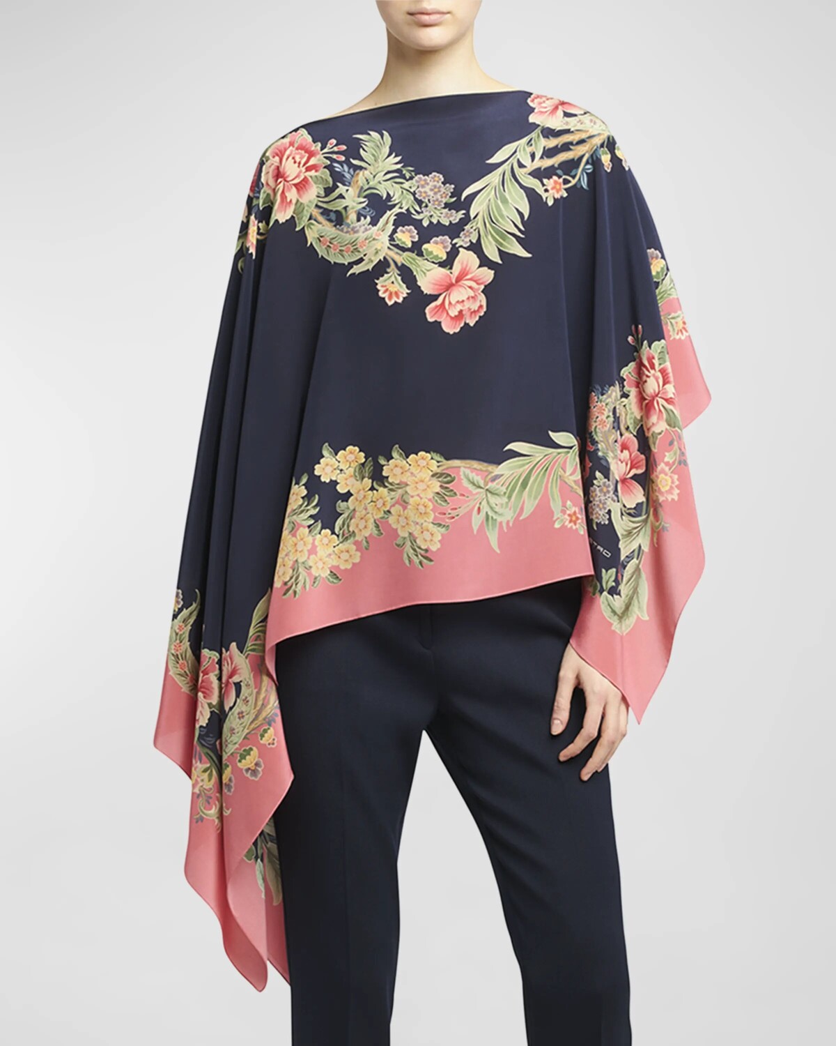 Шелковое пончо Enchanted Garden Engineered Garden Etro, цвет Print On Blue Base
Шелковое пончо Enchanted Garden Engineered Garden Etro, цвет Print On Blue Base