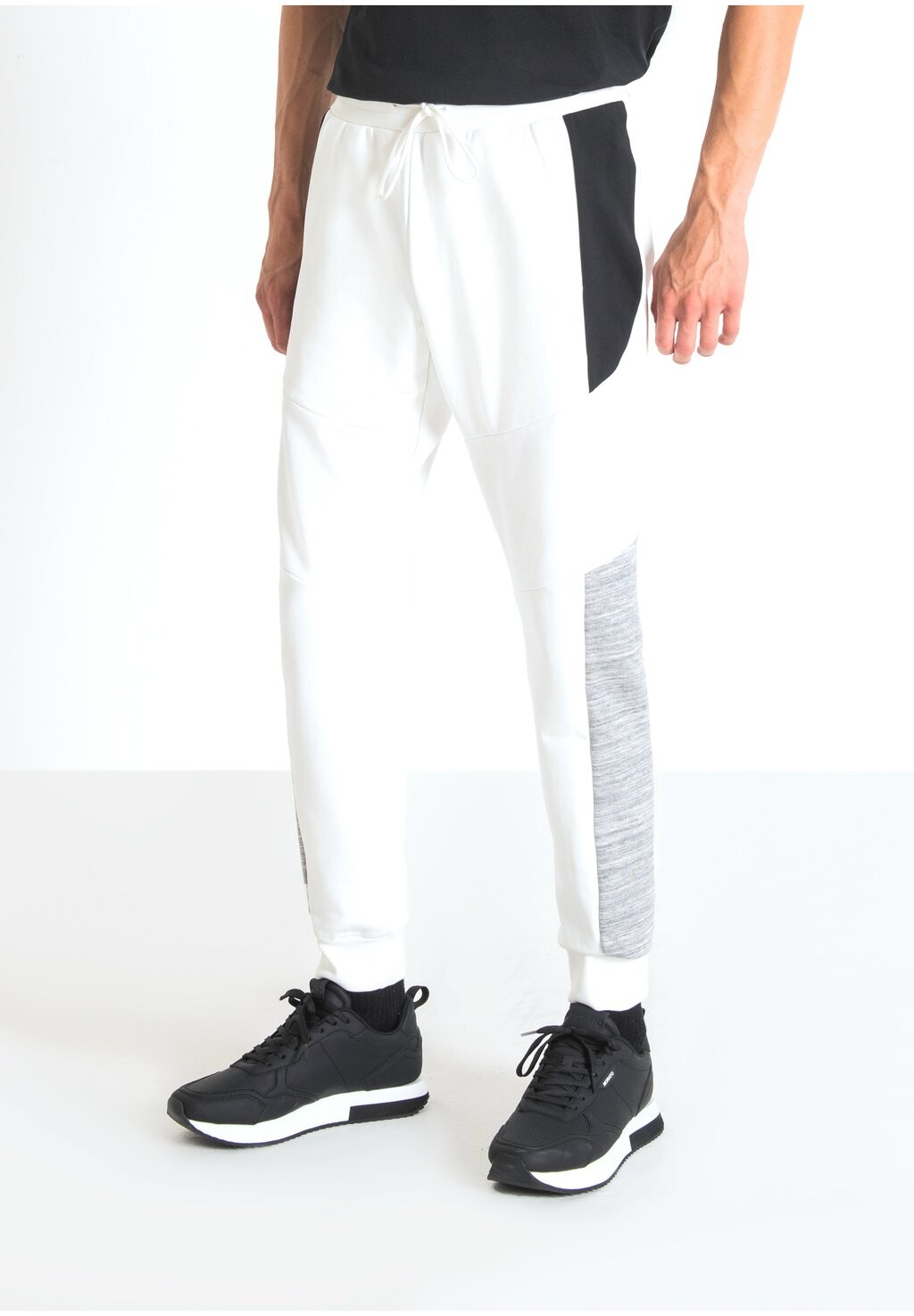 Спортивные брюки Regular Fit С Контрастными Боковыми Полосами Antony Morato, цвет cream
Спортивные брюки Regular Fit С Контрастными Боковыми Полосами Antony Morato, цвет cream
