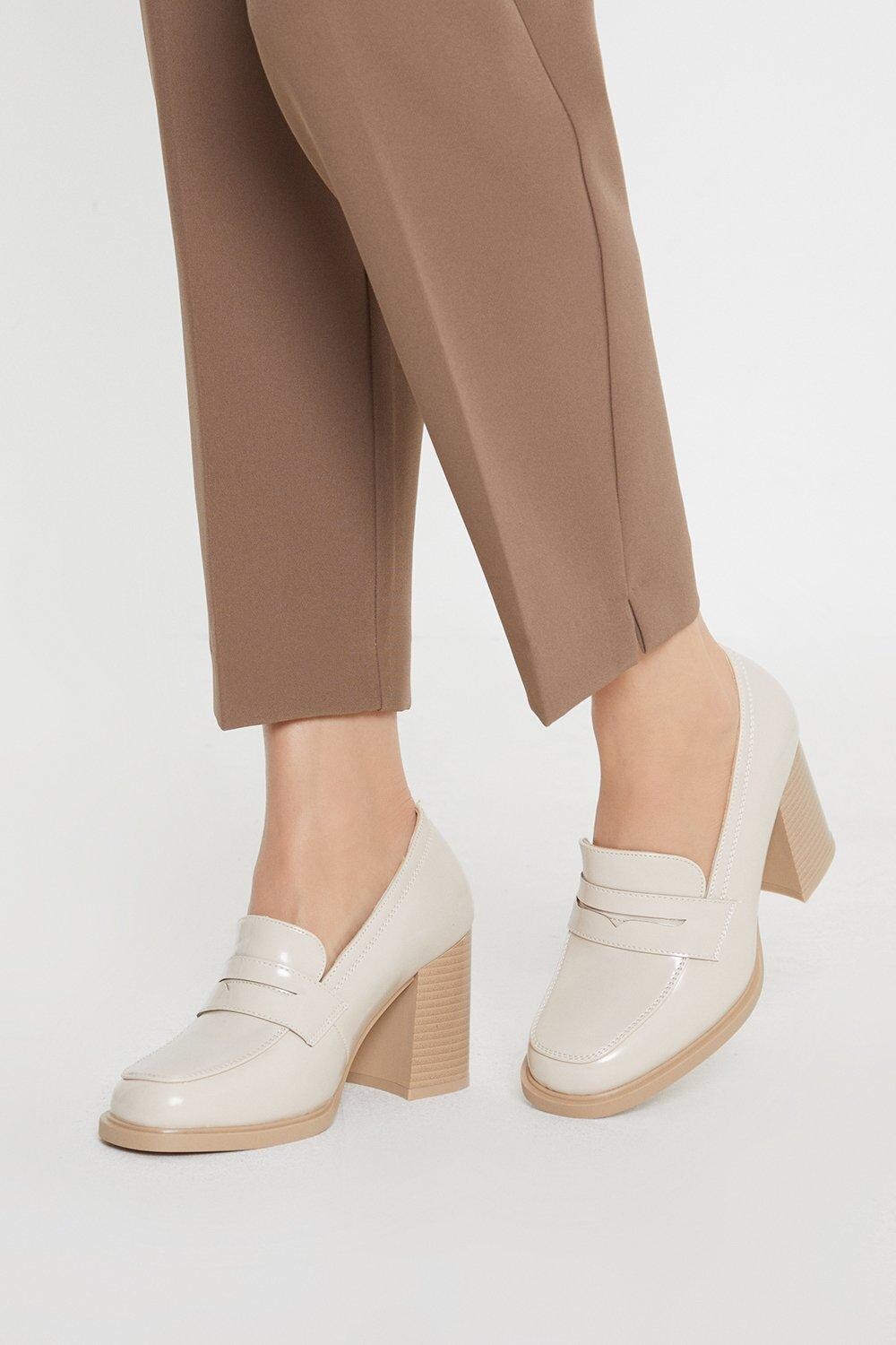 Принципы: пенни-лоферы Lark на высоком каблуке и платформе Dorothy Perkins, бежевый
Принципы: пенни-лоферы Lark на высоком каблуке и платформе Dorothy Perkins, бежевый