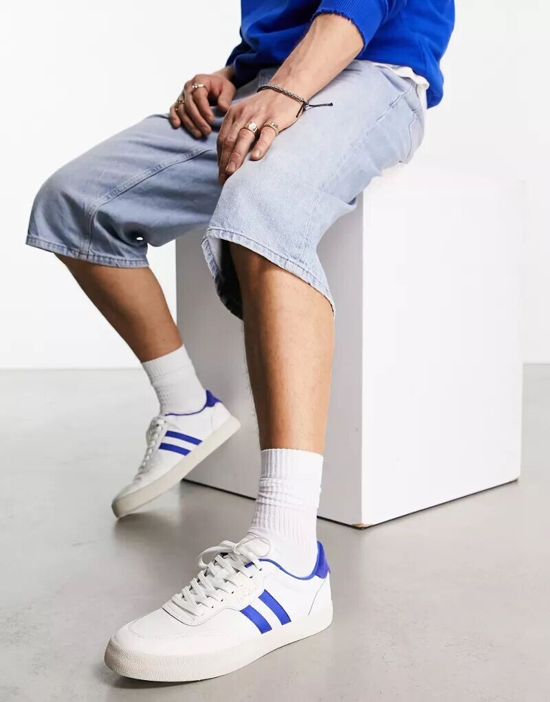 Белые кожаные кроссовки Polo Ralph Lauren Court Vulc с синими полосками и логотипом
Белые кожаные кроссовки Polo Ralph Lauren Court Vulc с синими полосками и логотипом