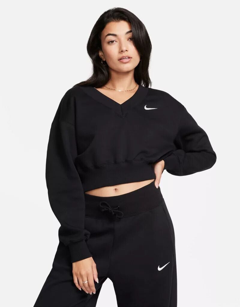 Черная укороченная толстовка с V-образным вырезом и маленьким логотипом Swoosh Nike
Черная укороченная толстовка с V-образным вырезом и маленьким логотипом Swoosh Nike