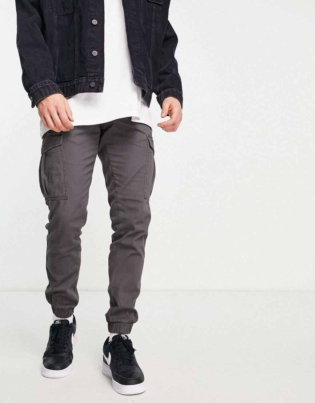 Темно-серые брюки карго узкого кроя Jack & Jones Intelligence, Серый, Темно-серые брюки карго узкого кроя Jack & Jones Intelligence
Темно-серые брюки карго узкого кроя Jack & Jones Intelligence, Серый, Темно-серые брюки карго узкого кроя Jack & Jones Intelligence