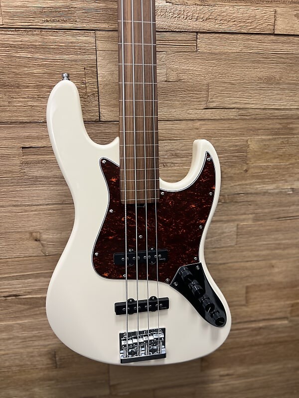 Басс гитара Sadowsky MetroExpress Vintage JJ 4- string Fretless 2023 - Olympic White w/gig bag. New!
Басс гитара Sadowsky MetroExpress Vintage JJ 4- string Fretless 2023 - Olympic White w/gig bag. New!