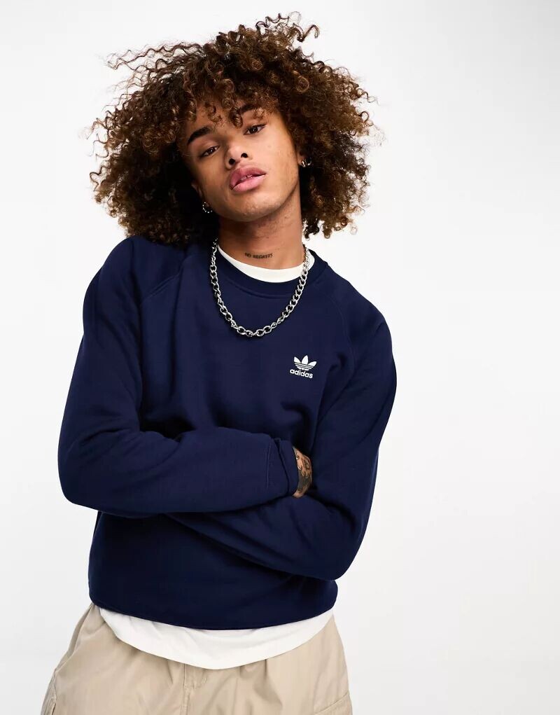 Темно-синий свитшот с логотипом в виде трилистника adidas Originals Trefoil Essentials
Темно-синий свитшот с логотипом в виде трилистника adidas Originals Trefoil Essentials