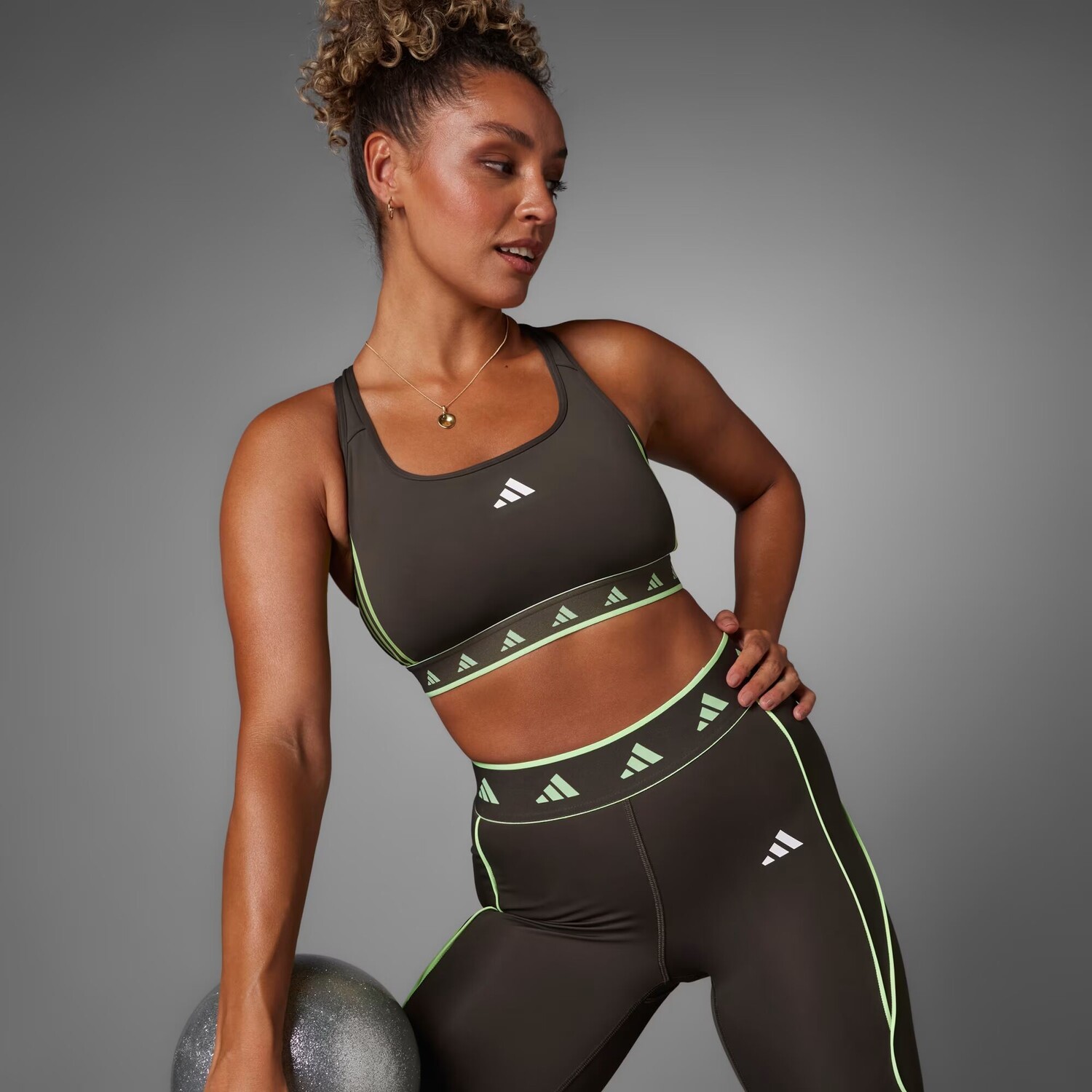 Бюстгальтер Powerreact Training со средней поддержкой Hyperglam Color Pop Adidas, цвет Shadow Olive/Green Spark
Бюстгальтер Powerreact Training со средней поддержкой Hyperglam Color Pop Adidas, цвет Shadow Olive/Green Spark