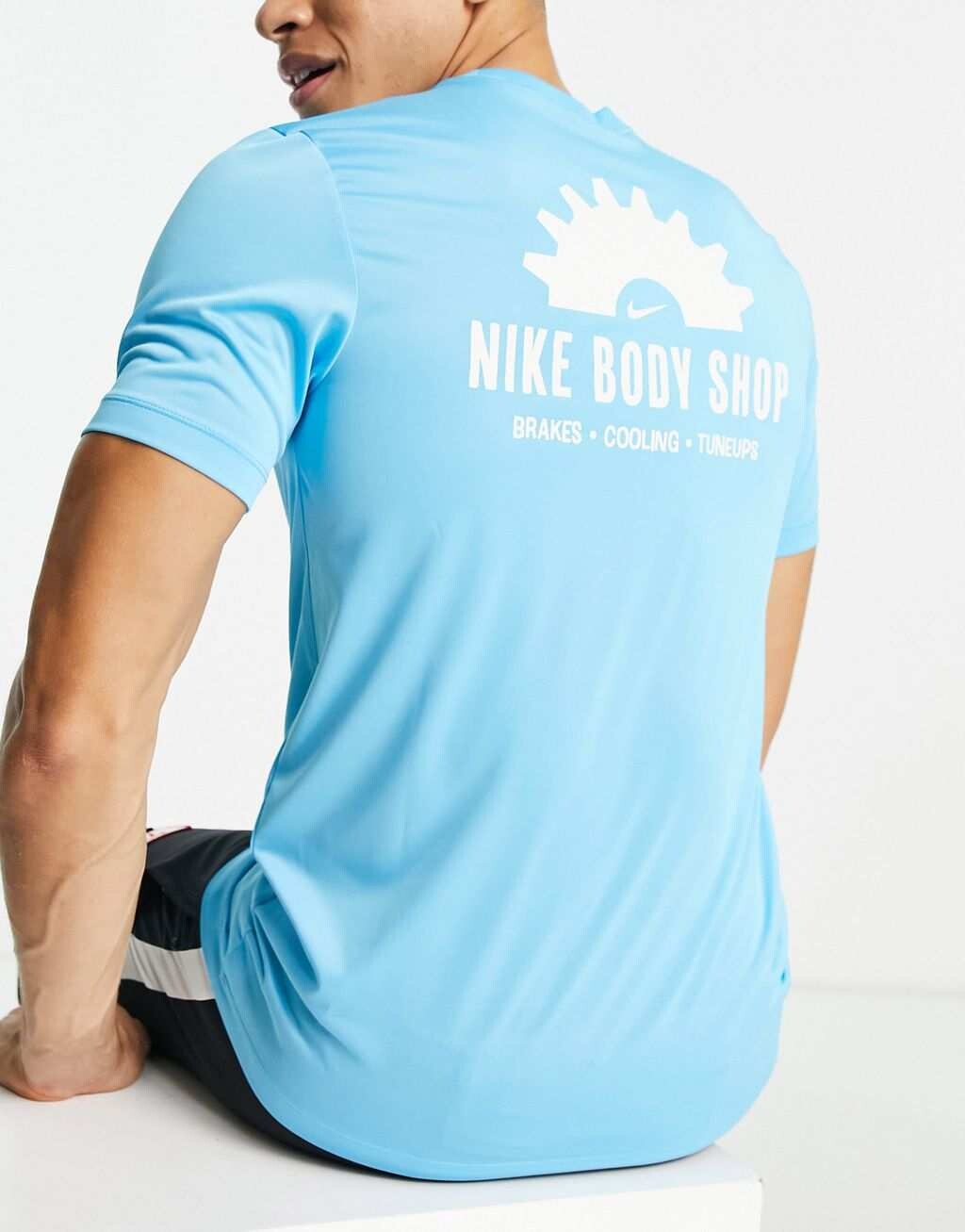 Синяя футболка с графическим принтом на спине Nike Training DYE body shop, Синий
Синяя футболка с графическим принтом на спине Nike Training DYE body shop, Синий