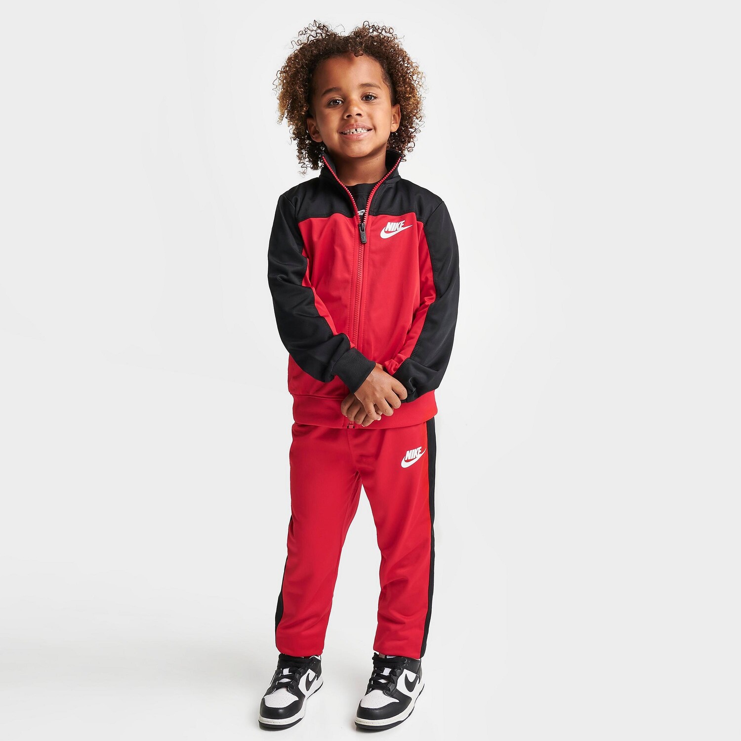 Комплект спортивного костюма и футболки Nike для маленьких детей для мальчиков, черный
Комплект спортивного костюма и футболки Nike для маленьких детей для мальчиков, черный