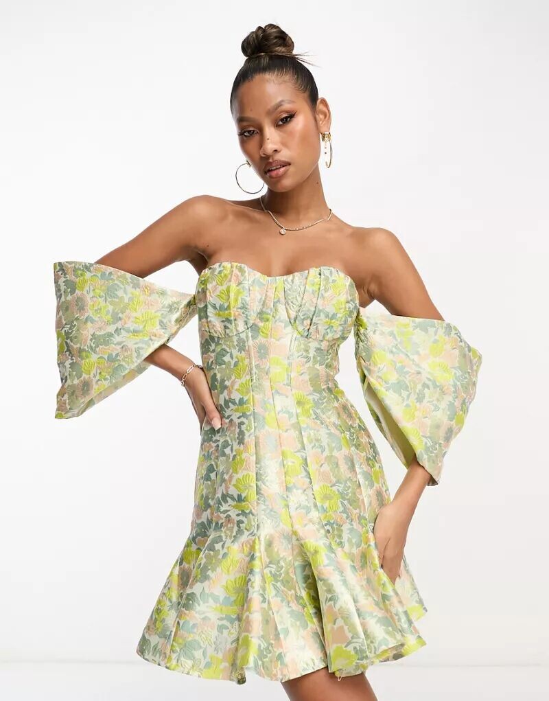 Жаккардовое платье мини с открытыми плечами, чашечками ASOS, годе и цветочным принтом
Жаккардовое платье мини с открытыми плечами, чашечками ASOS, годе и цветочным принтом