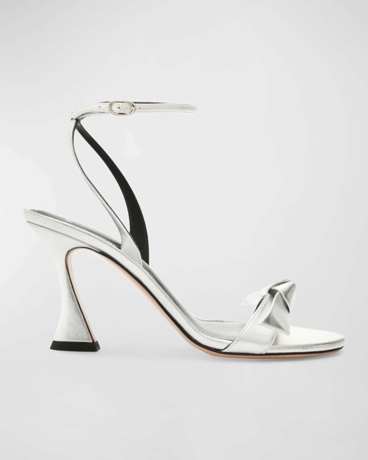 Босоножки Clarita Bell с металлизированным ремешком на щиколотке Alexandre Birman, цвет Silver
Босоножки Clarita Bell с металлизированным ремешком на щиколотке Alexandre Birman, цвет Silver