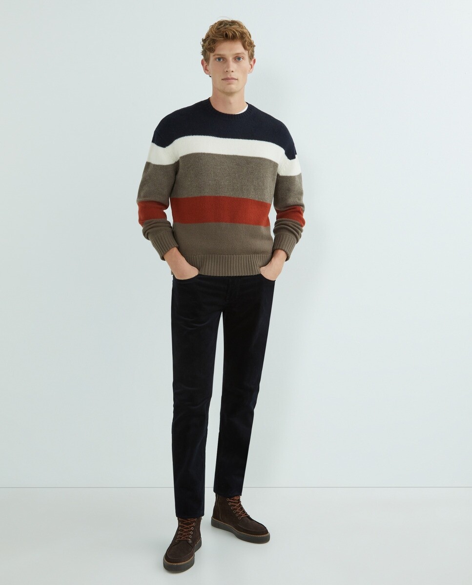 Мужские брюки узкого кроя с 5 карманами J06 из микровельвета Emporio Armani, темно-синий
Мужские брюки узкого кроя с 5 карманами J06 из микровельвета Emporio Armani, темно-синий