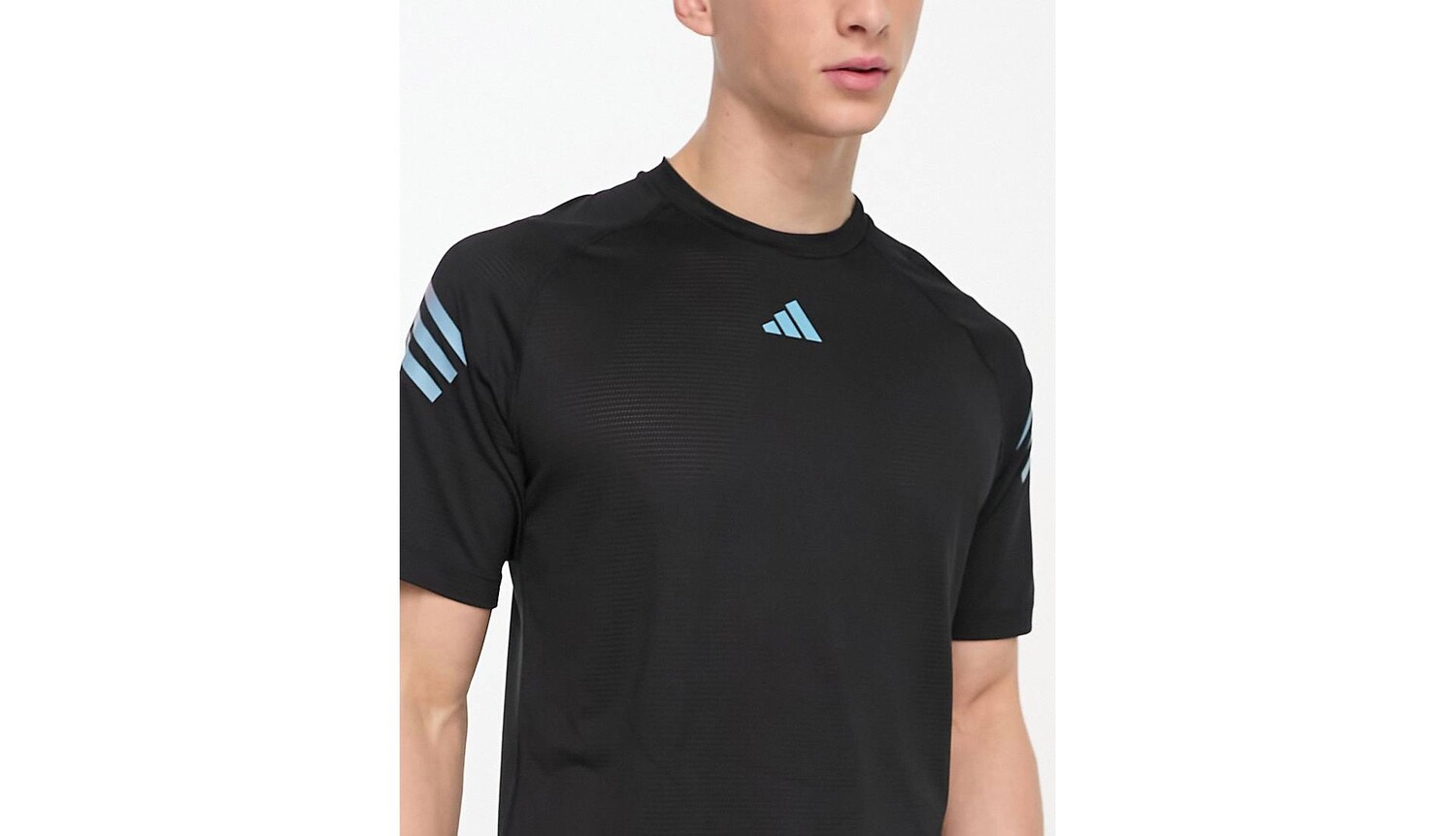 Черная футболка с градиентными 3 полосками adidas Training Train Icons adidas performance
Черная футболка с градиентными 3 полосками adidas Training Train Icons adidas performance