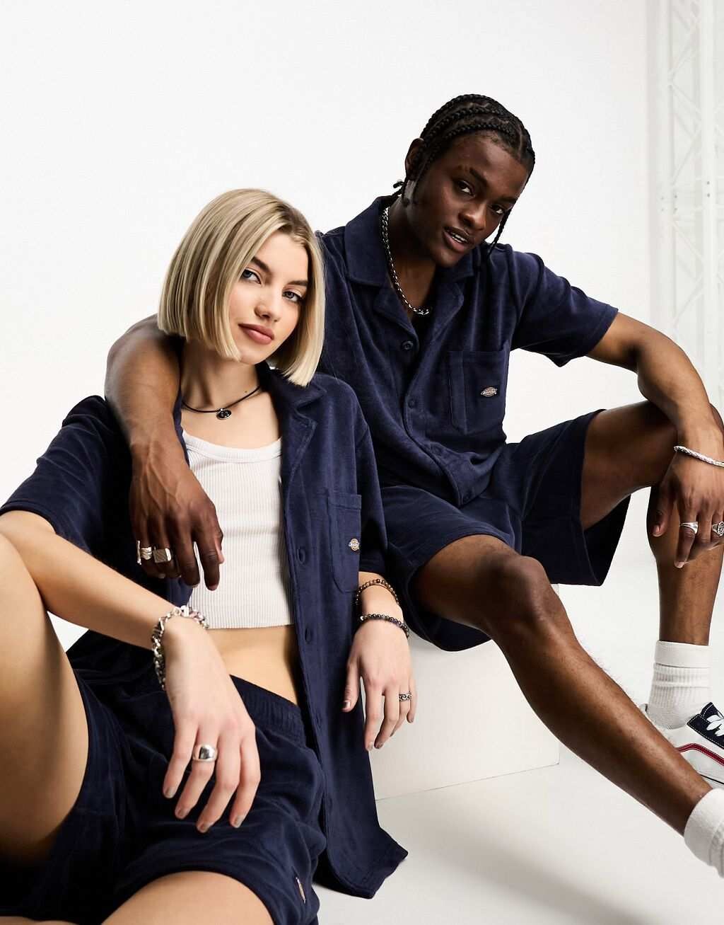 Темно-синяя рубашка унисекс с короткими рукавами Dickies дубовая роща - курортный комплект эксклюзивно для asos
Темно-синяя рубашка унисекс с короткими рукавами Dickies дубовая роща - курортный комплект эксклюзивно для asos
