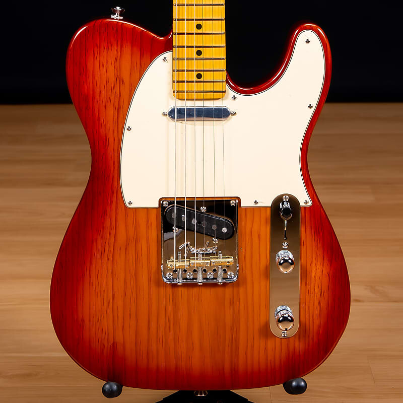Электрогитара Fender American Professional II Telecaster with Maple Fretboard - Sienna Sunburst SN US23075000
Электрогитара Fender American Professional II Telecaster with Maple Fretboard - Sienna Sunburst SN US23075000