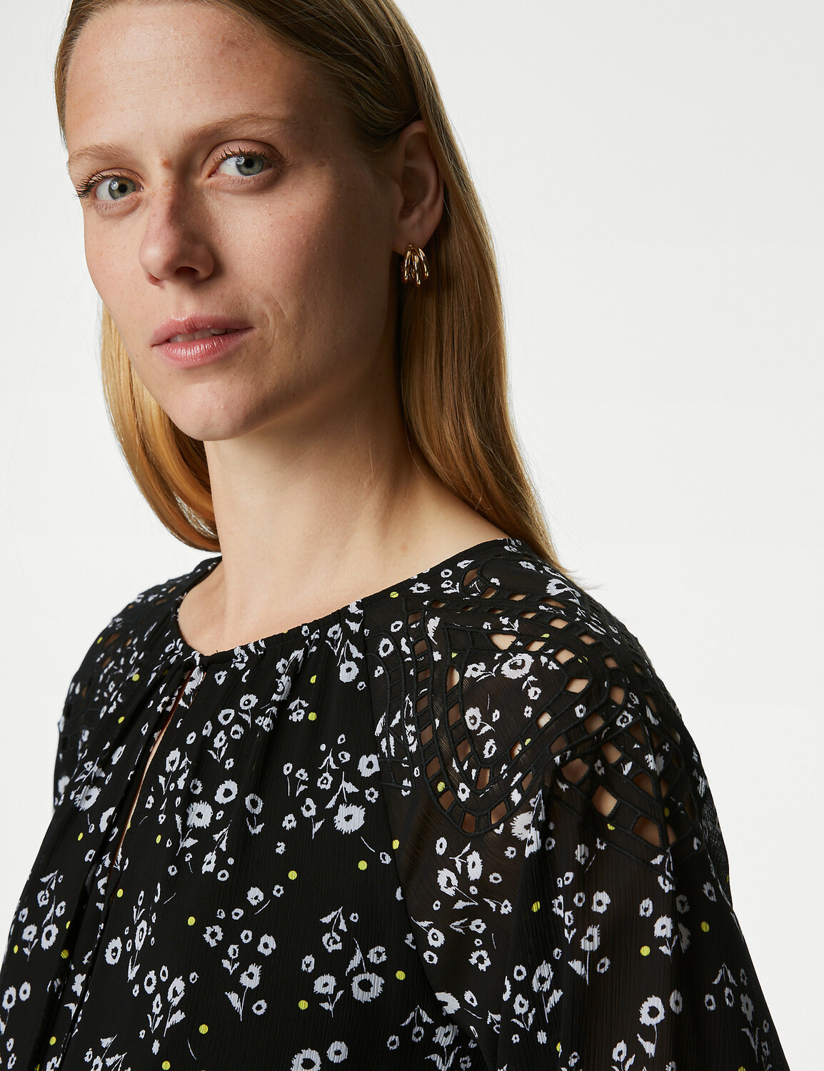 Свободное платье длиной до колена с завязками и принтом Marks & Spencer, черный микс
Свободное платье длиной до колена с завязками и принтом Marks & Spencer, черный микс