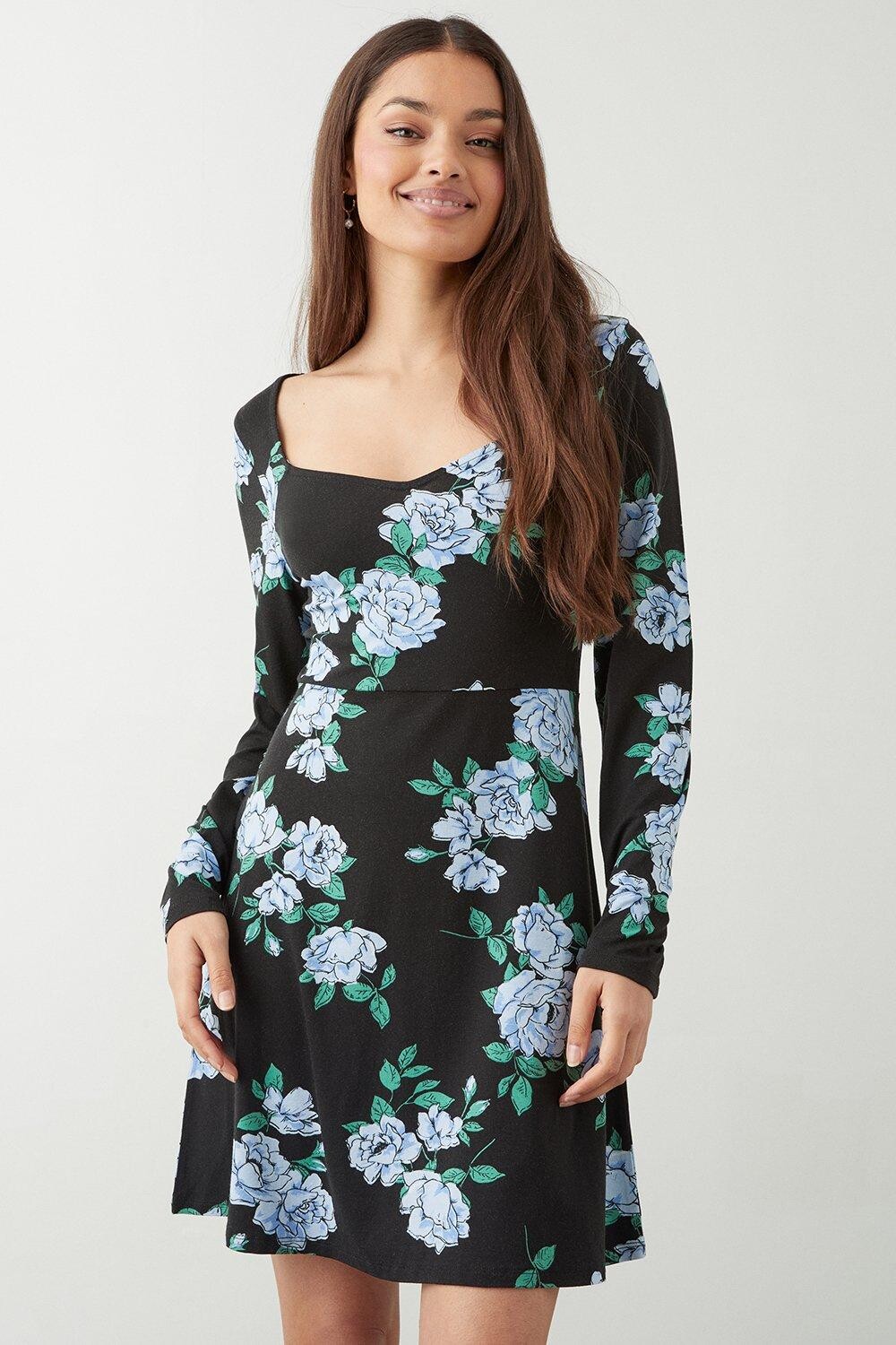 Миниатюрное мини-платье Petite с большим цветочным принтом и сердечком Dorothy Perkins, черный
Миниатюрное мини-платье Petite с большим цветочным принтом и сердечком Dorothy Perkins, черный