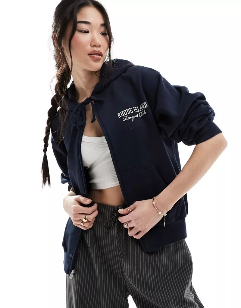 Темно-синяя куртка с капюшоном Hollister и логотипом Род-Айленда на спине, Черный
Темно-синяя куртка с капюшоном Hollister и логотипом Род-Айленда на спине, Черный