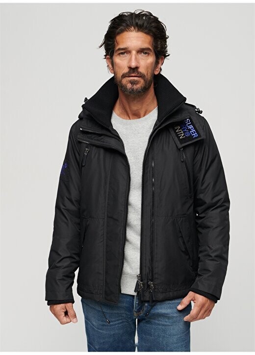 Нормальная черная мужская куртка M5011839AAAJ_HOOD MTN WINDBREAKER J Superdry, черный
Нормальная черная мужская куртка M5011839AAAJ_HOOD MTN WINDBREAKER J Superdry, черный