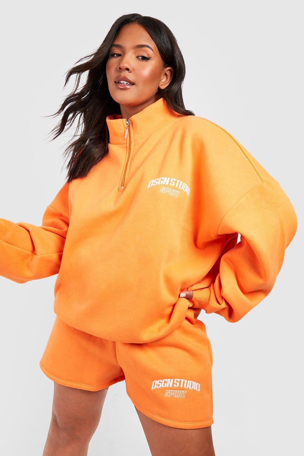 Короткий спортивный костюм dsgn studio с вышивкой на половинной молнии Boohoo, оранжевый
Короткий спортивный костюм dsgn studio с вышивкой на половинной молнии Boohoo, оранжевый
