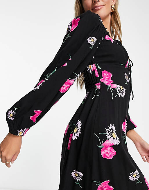 Платье миди с завязками спереди Miss Selfridge Milkmaid с крупным цветочным принтом
Платье миди с завязками спереди Miss Selfridge Milkmaid с крупным цветочным принтом
