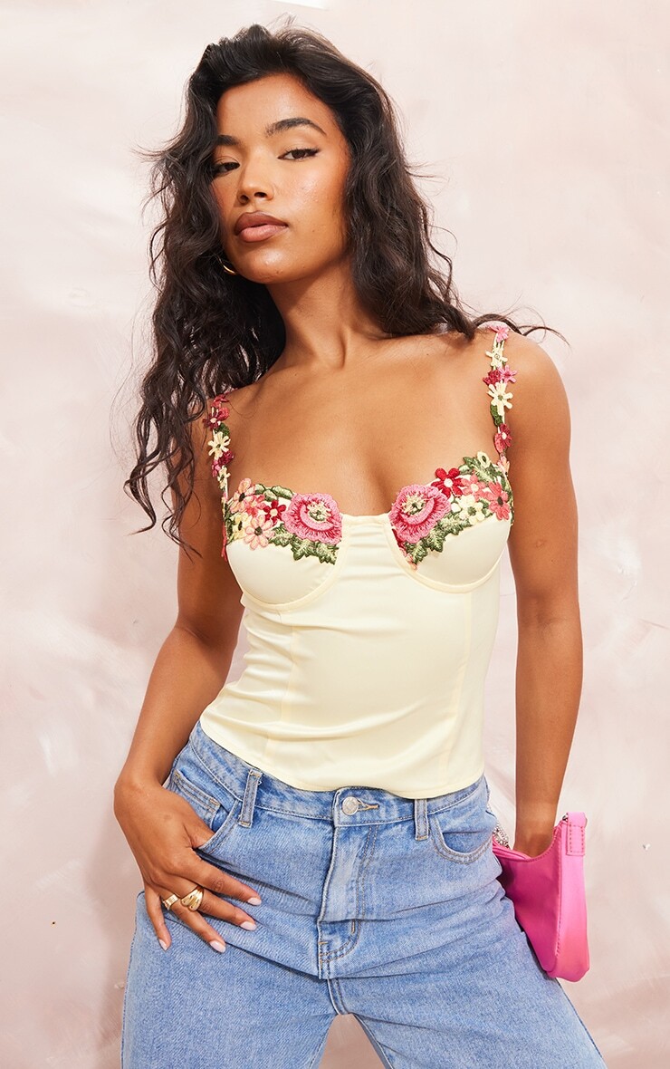 PrettyLittleThing Длинный корсет из атласного корсета с цветочной отделкой лимонного цвета
PrettyLittleThing Длинный корсет из атласного корсета с цветочной отделкой лимонного цвета