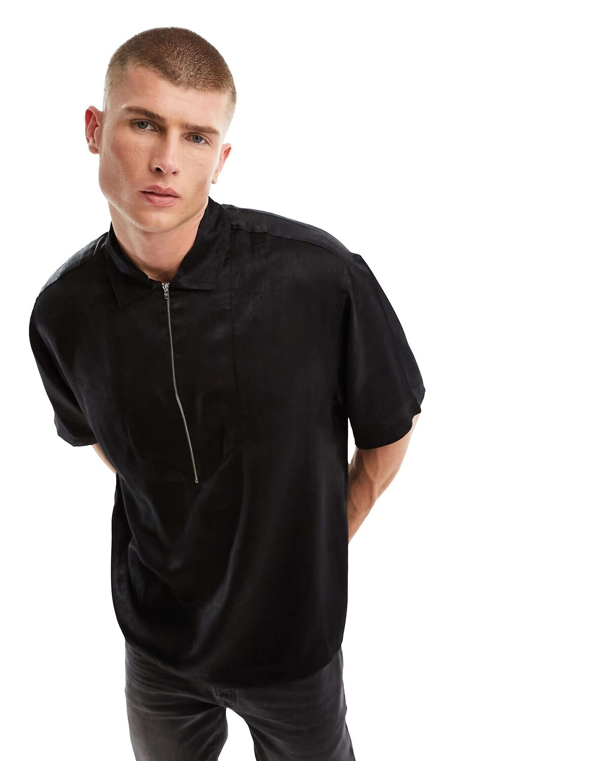 Черная свободная атласная рубашка свободного кроя с половиной молнии на молнии ASOS
Черная свободная атласная рубашка свободного кроя с половиной молнии на молнии ASOS