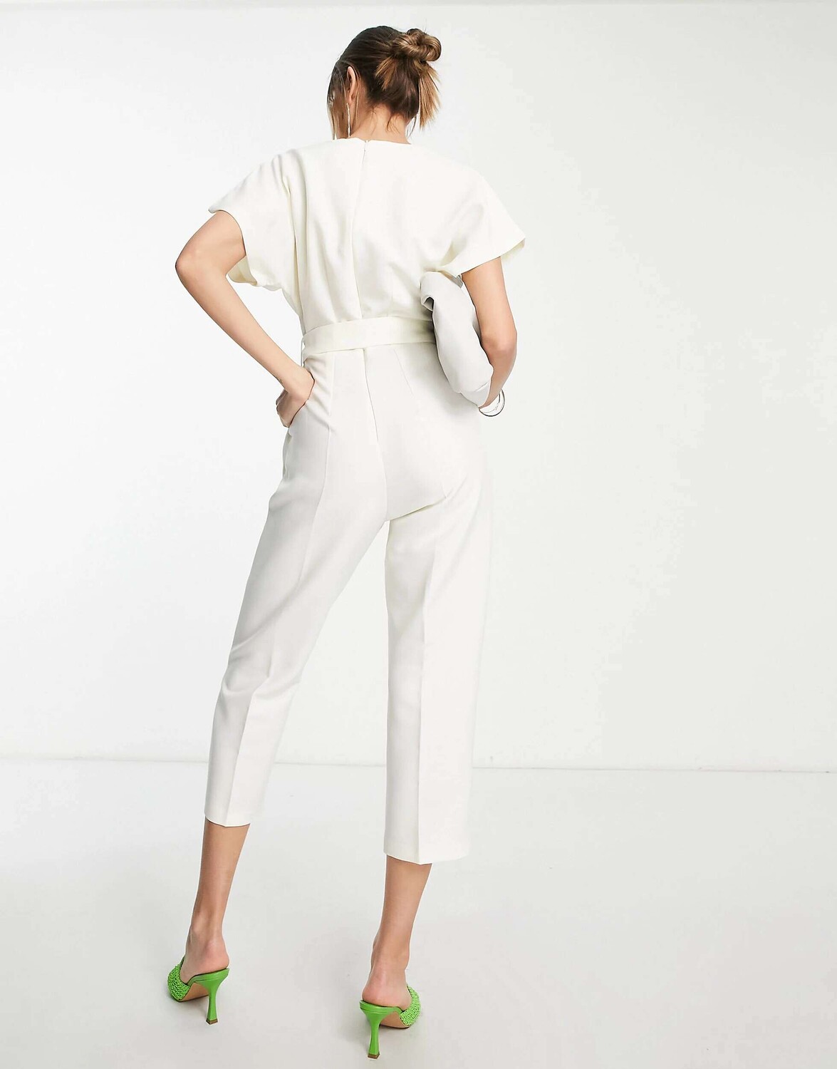 Closet London Кремовый комбинезон-кимоно с высокой талией и завязкой на талии Closet London
Closet London Кремовый комбинезон-кимоно с высокой талией и завязкой на талии Closet London