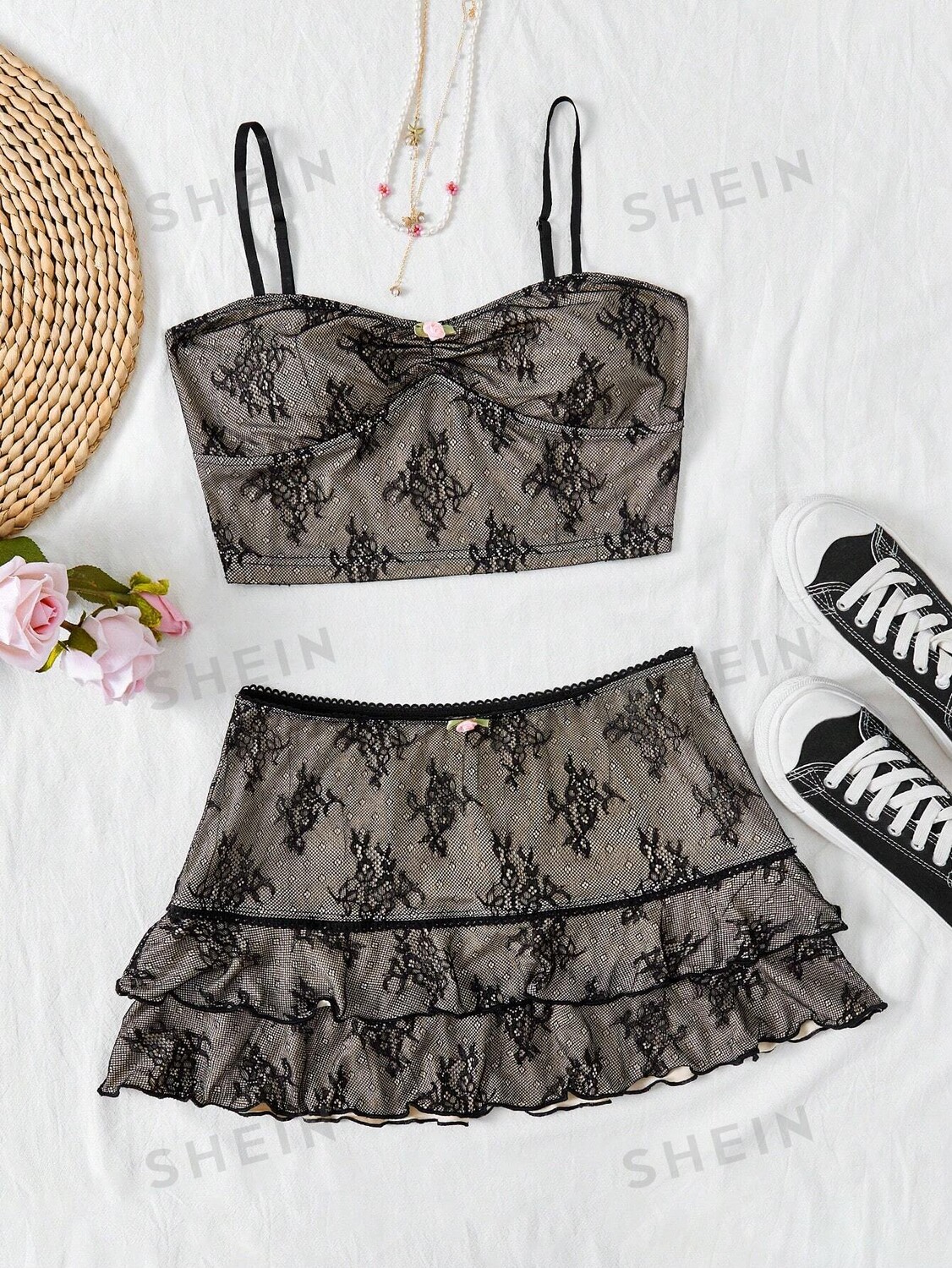 SHEIN WYWH Комплект из кружевного топа на бретельках и юбки с заниженной талией, черный
SHEIN WYWH Комплект из кружевного топа на бретельках и юбки с заниженной талией, черный