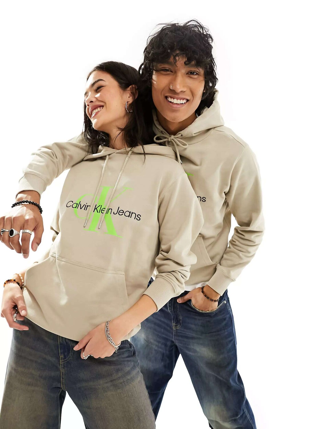 Разноцветная толстовка унисекс с сезонным логотипом и монограммой Calvin Klein Jeans
Разноцветная толстовка унисекс с сезонным логотипом и монограммой Calvin Klein Jeans