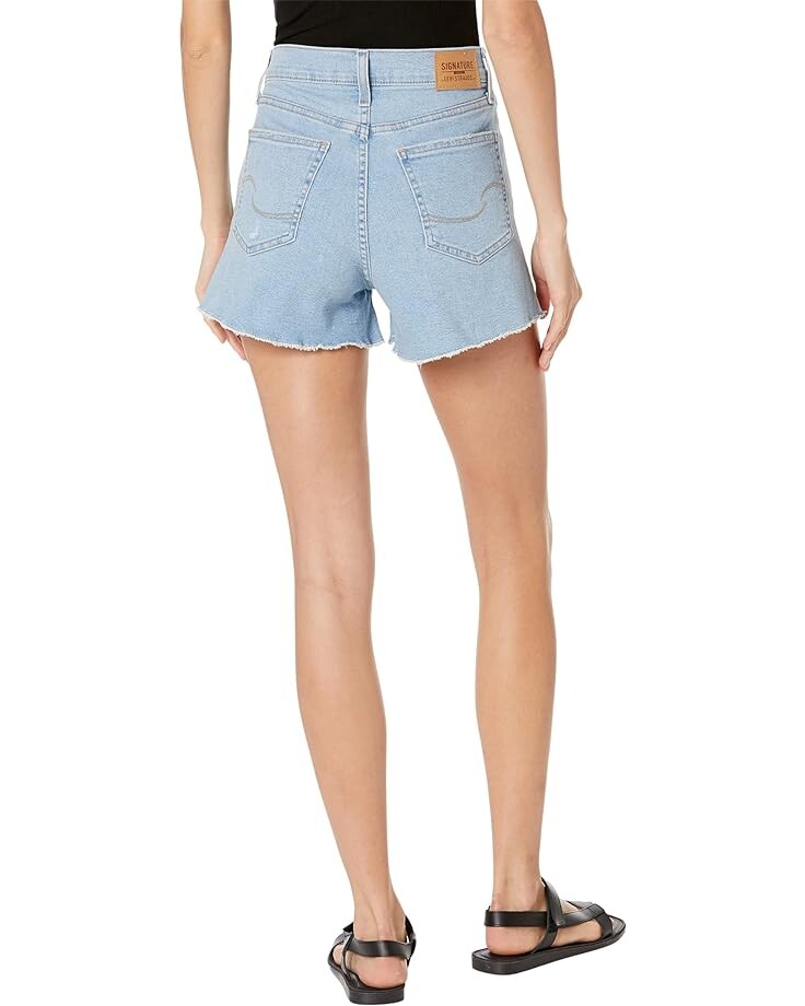 Шорты Signature by Levi Strauss & Co. Gold Label Heritage High-Rise 3" Shorts, цвет Bright Eyez
Шорты Signature by Levi Strauss & Co. Gold Label Heritage High-Rise 3" Shorts, цвет Bright Eyez