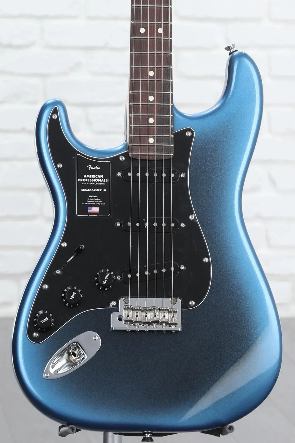 Fender American Professional II Stratocaster для левой руки — Dark Night с накладкой из палисандра
Fender American Professional II Stratocaster для левой руки — Dark Night с накладкой из палисандра