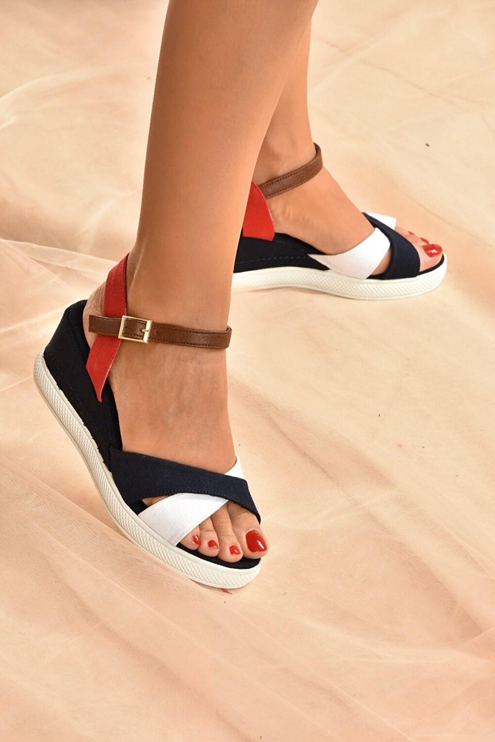 K674305005 Женские туфли темно-синего/белого/красного цвета на танкетке Fox Shoes, Красный
K674305005 Женские туфли темно-синего/белого/красного цвета на танкетке Fox Shoes, Красный