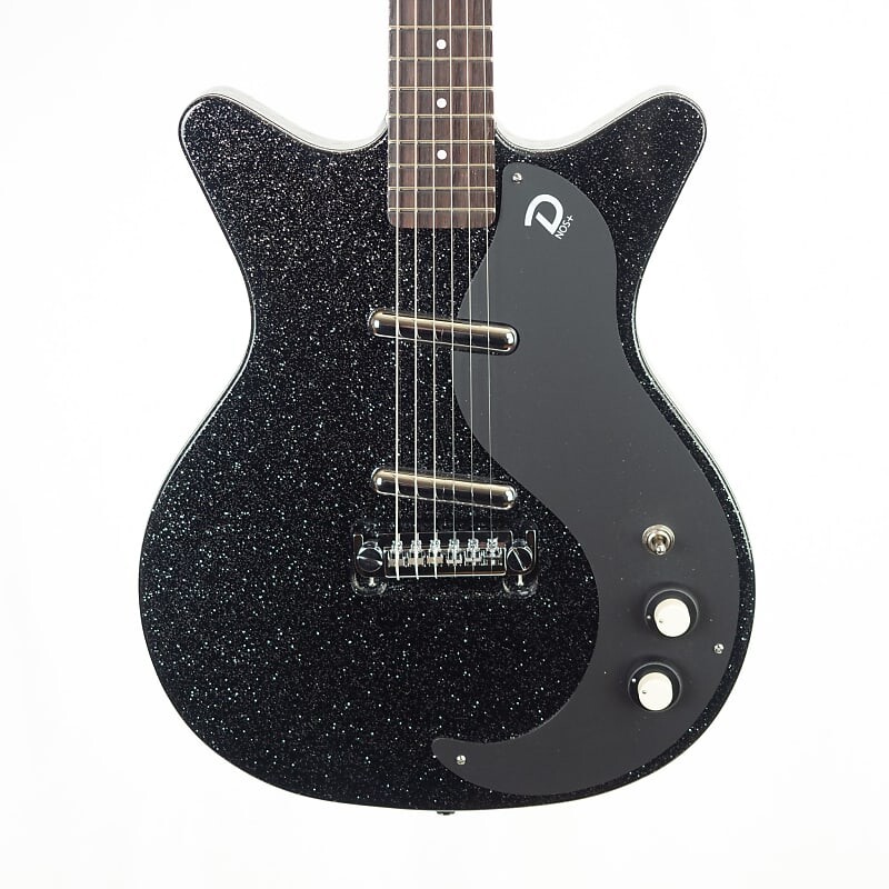 Электрогитара Danelectro Blackout 59 black metal flake ultralight electric guitar 6lbs, 7oz.
Электрогитара Danelectro Blackout 59 black metal flake ultralight electric guitar 6lbs, 7oz.