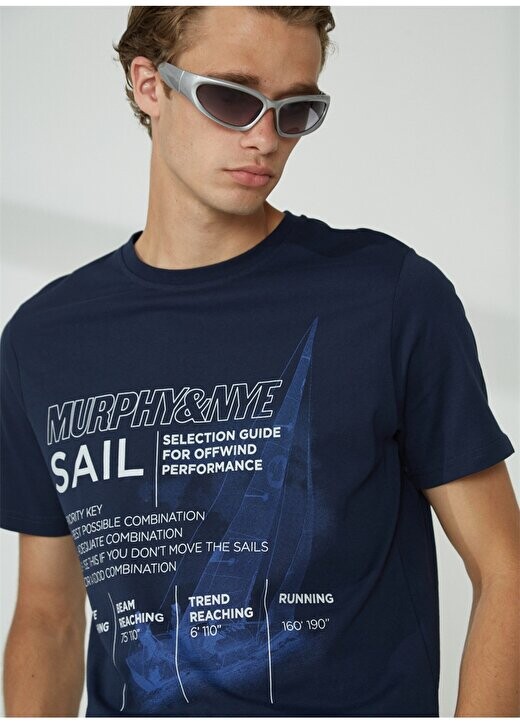Однотонная мужская футболка с круглым вырезом темно-синего цвета RIG T-SHIRT Murphy&Nye, темно-синий
Однотонная мужская футболка с круглым вырезом темно-синего цвета RIG T-SHIRT Murphy&Nye, темно-синий