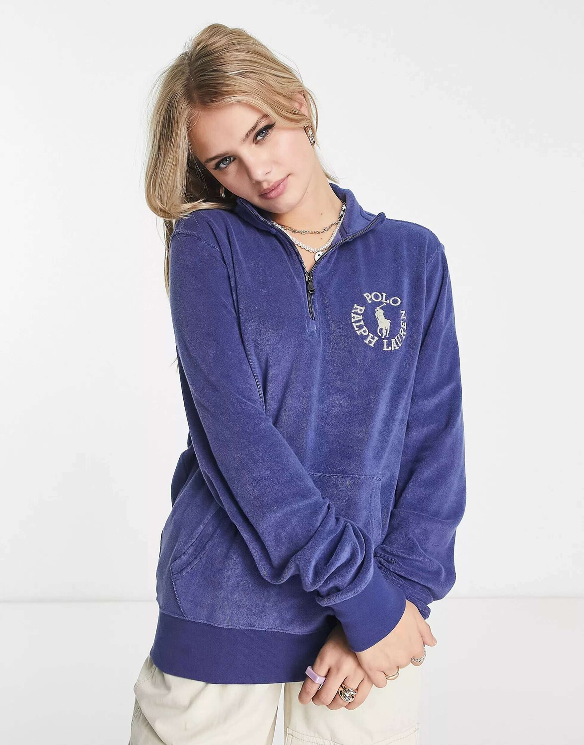 Темно-синяя эксклюзивная совместная коллекция Polo Ralph Lauren x ASOS на полумолнии с маленьким круглым логотипом, Синий
Темно-синяя эксклюзивная совместная коллекция Polo Ralph Lauren x ASOS на полумолнии с маленьким круглым логотипом, Синий