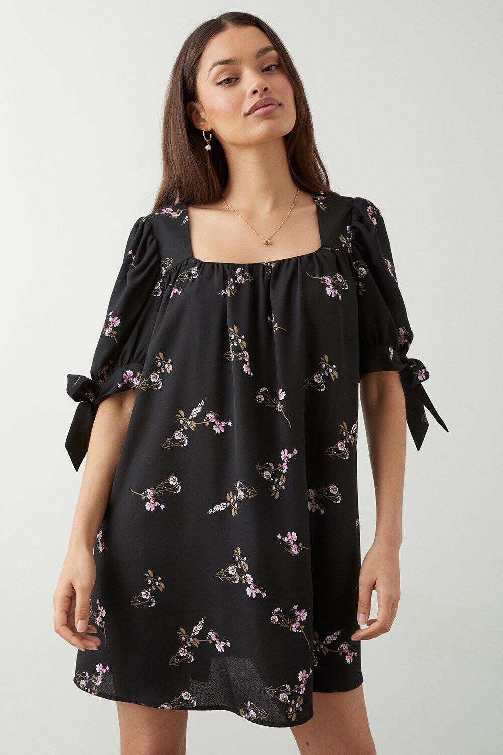 Миниатюрное черное мини-платье Babydoll с цветочным принтом Dorothy Perkins, черный
Миниатюрное черное мини-платье Babydoll с цветочным принтом Dorothy Perkins, черный