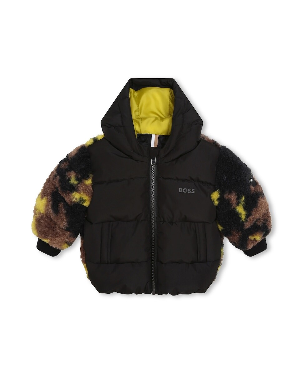 Пуховик для мальчика в сочетании с капюшоном и застежкой-молнией BOSS Kidswear, черный
Пуховик для мальчика в сочетании с капюшоном и застежкой-молнией BOSS Kidswear, черный