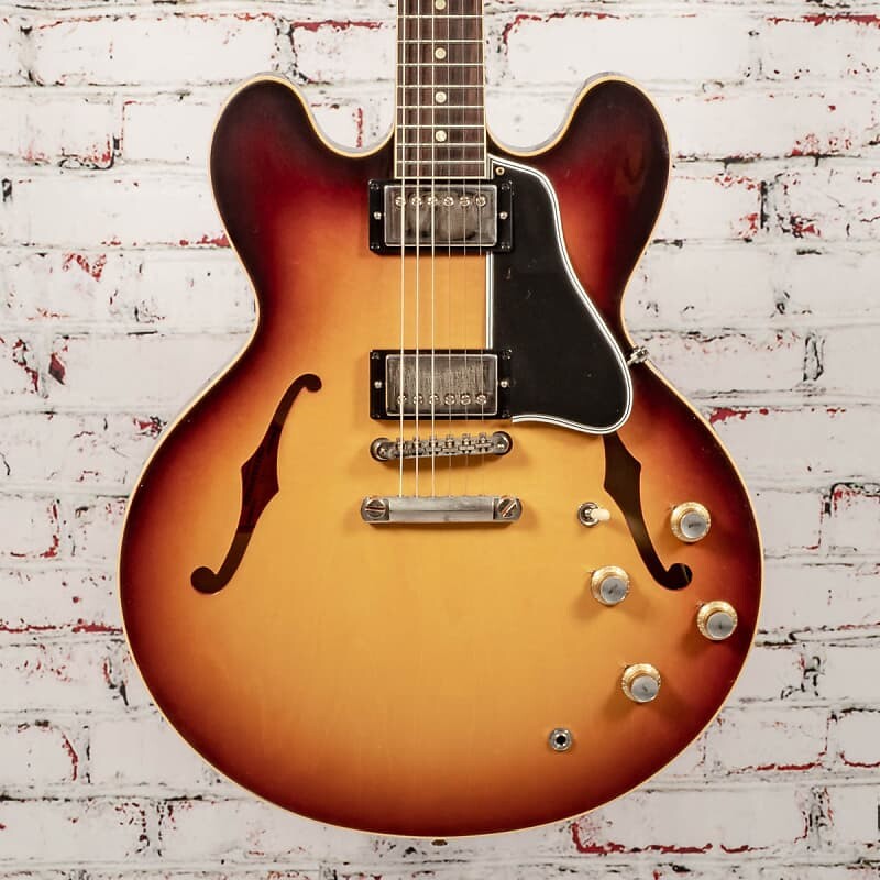 Электрогитара Gibson - 1961 ES-335 Reissue - Electric Guitar - VOS Vintage Burst - w/ Black/Yellow Custom Hardshell Case - x1506
Электрогитара Gibson - 1961 ES-335 Reissue - Electric Guitar - VOS Vintage Burst - w/ Black/Yellow Custom Hardshell Case - x1506