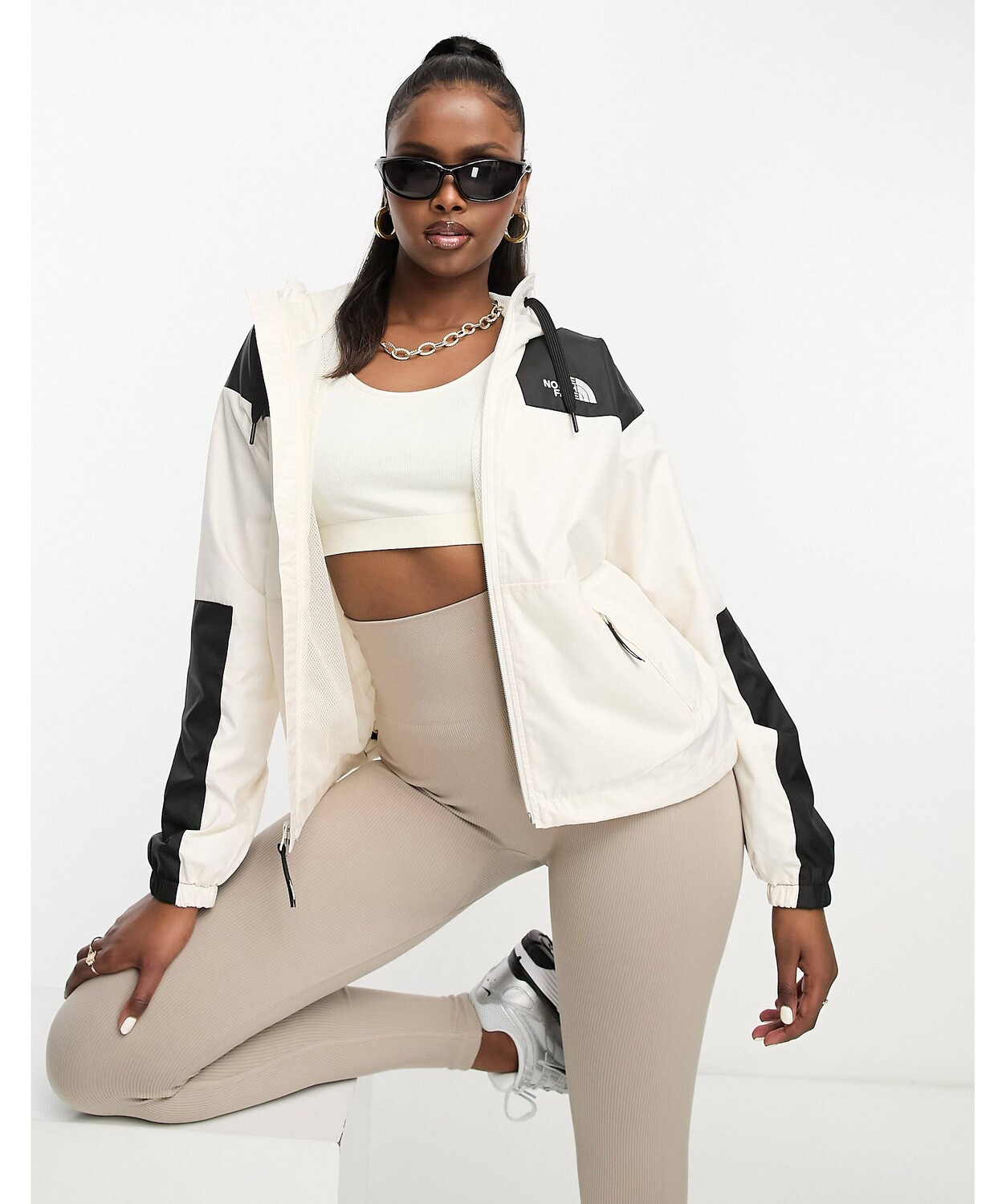 Кремовая куртка-ракушка с капюшоном The North Face Sheru Эксклюзивно на ASOS, Бежевый
Кремовая куртка-ракушка с капюшоном The North Face Sheru Эксклюзивно на ASOS, Бежевый