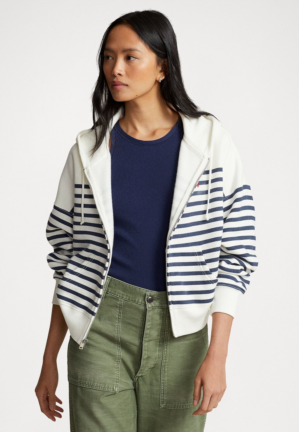 Толстовка на молнии Polo Ralph Lauren Long Sleeve, темно-белый/бостонский темно–синий
Толстовка на молнии Polo Ralph Lauren Long Sleeve, темно-белый/бостонский темно–синий