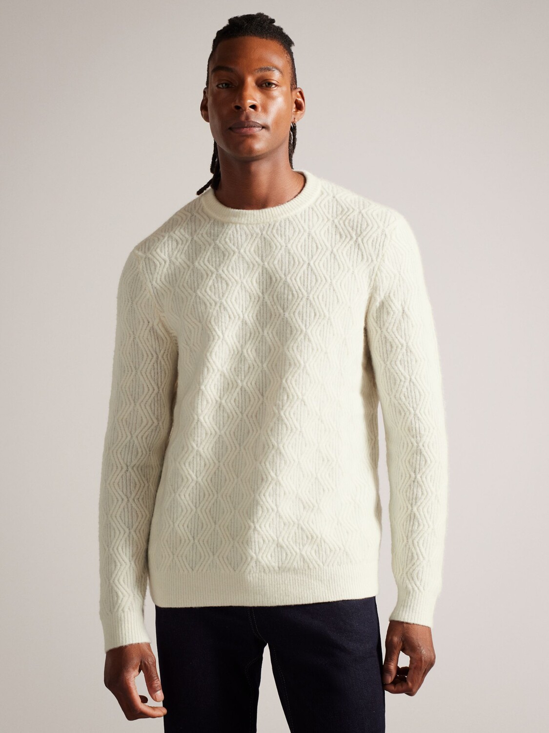 Текстурированный джемпер с круглым вырезом и длинными рукавами Atchet Ted Baker, белый
Текстурированный джемпер с круглым вырезом и длинными рукавами Atchet Ted Baker, белый