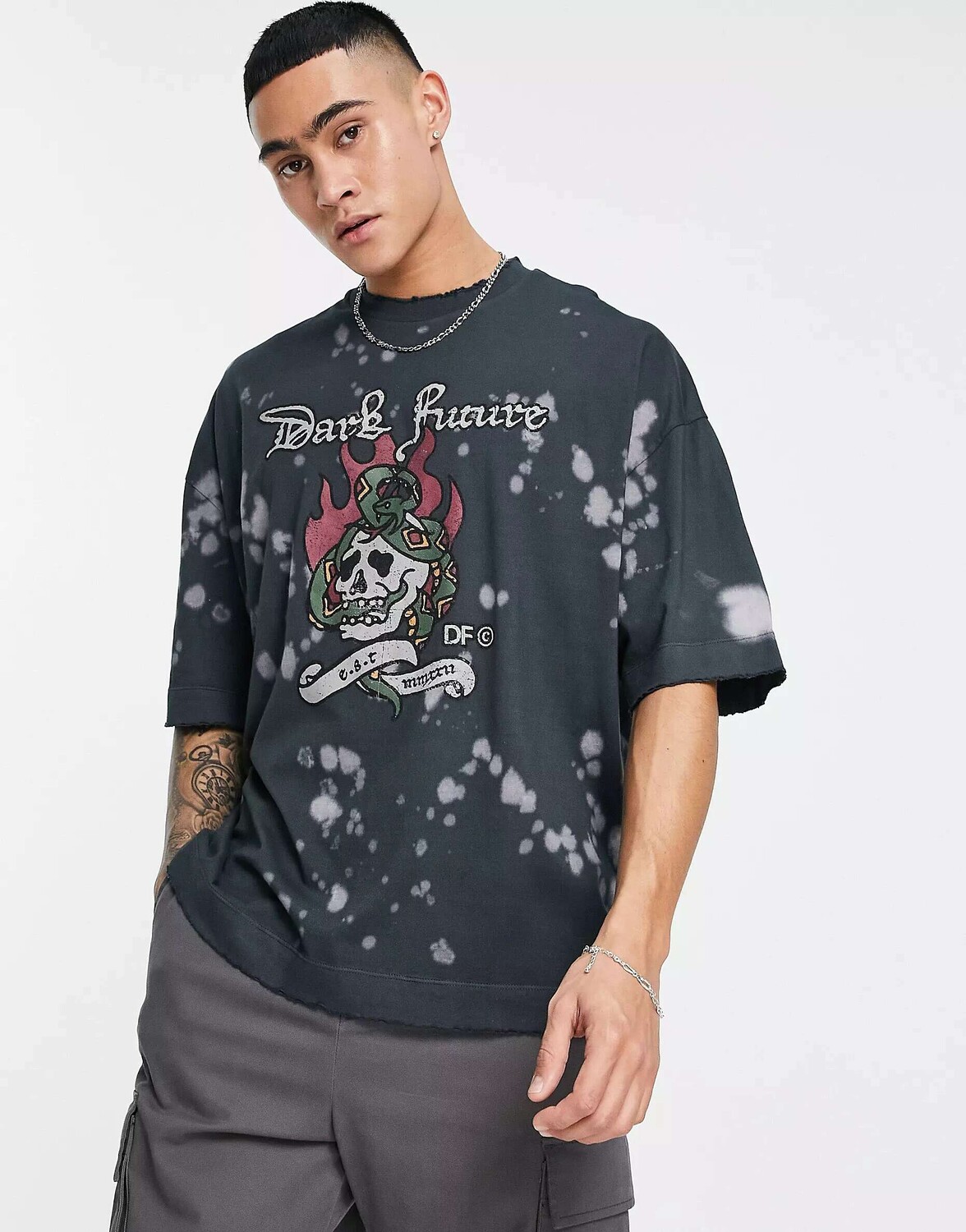 Оверсайз-футболка ASOS Dark Future с необработанными краями и графическими принтами кислотного цвета
Оверсайз-футболка ASOS Dark Future с необработанными краями и графическими принтами кислотного цвета