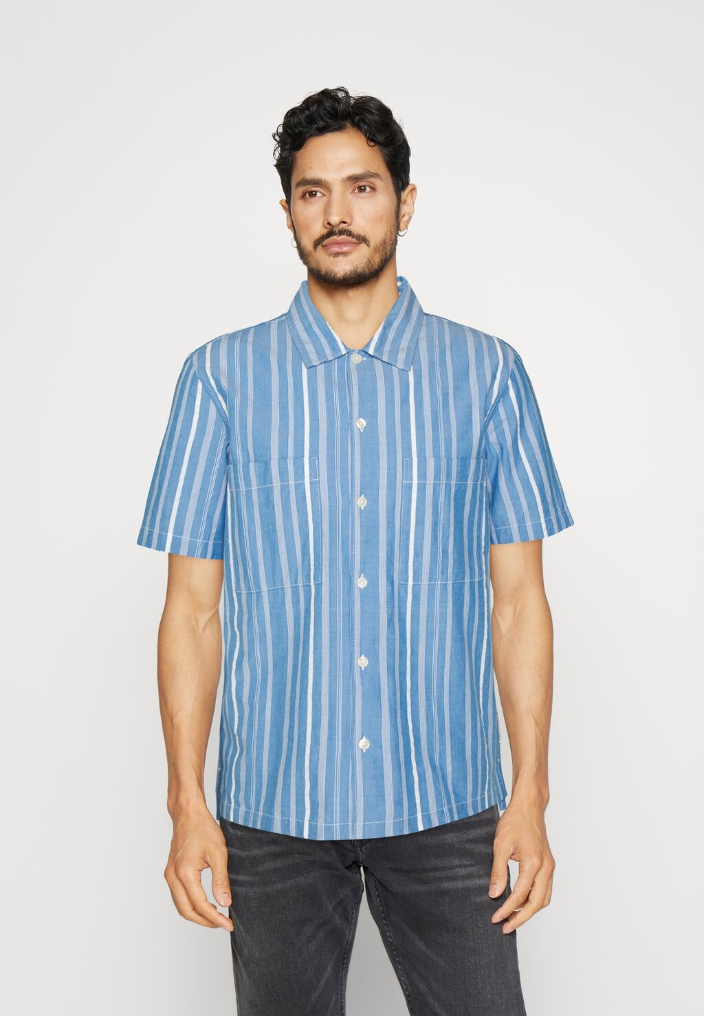 Рубашка CAMP COLLAR SHORT SLEEVES TWO RECTANGULAR CHEST POCKETS SLITS SIDE SEAMS Marc O'Polo, синий
Рубашка CAMP COLLAR SHORT SLEEVES TWO RECTANGULAR CHEST POCKETS SLITS SIDE SEAMS Marc O'Polo, синий
