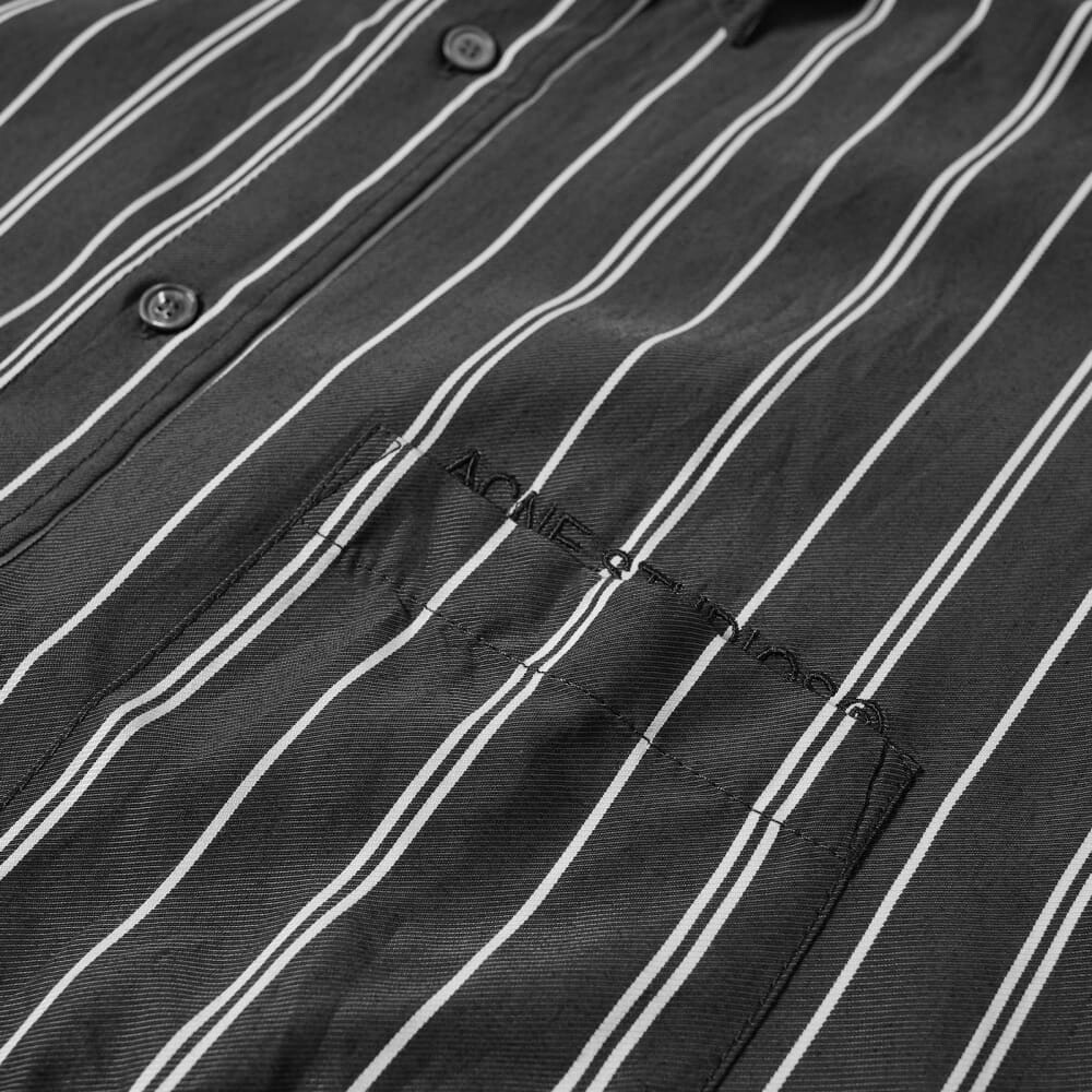 Acne Studios Setiter Рубашка с короткими рукавами в полоску Fluid Stripe, черный
Acne Studios Setiter Рубашка с короткими рукавами в полоску Fluid Stripe, черный