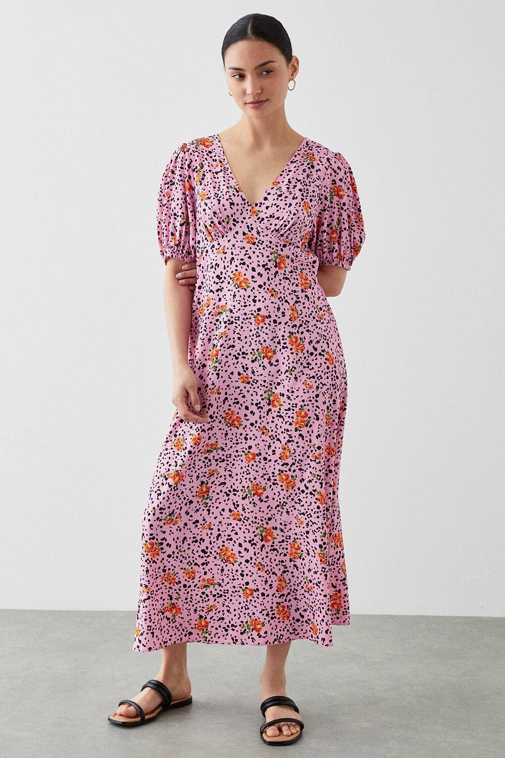 Миниатюрное розовое платье миди с разноцветным принтом и пышными рукавами Dorothy Perkins, розовый
Миниатюрное розовое платье миди с разноцветным принтом и пышными рукавами Dorothy Perkins, розовый